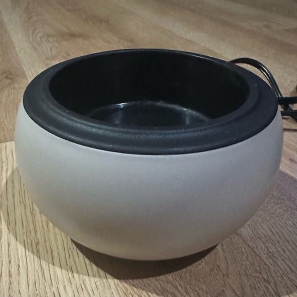Scentsy Mod Warmer in Taupe - Picture 1 of 5